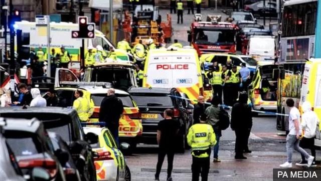 英国格拉斯哥市中心发生持刀袭击事件,1名警察受伤,3人死亡