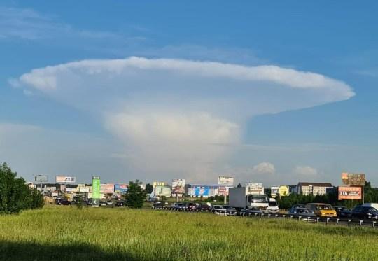 乌克兰上空惊现蘑菇云，百姓惊慌失措：普京在放核武器？