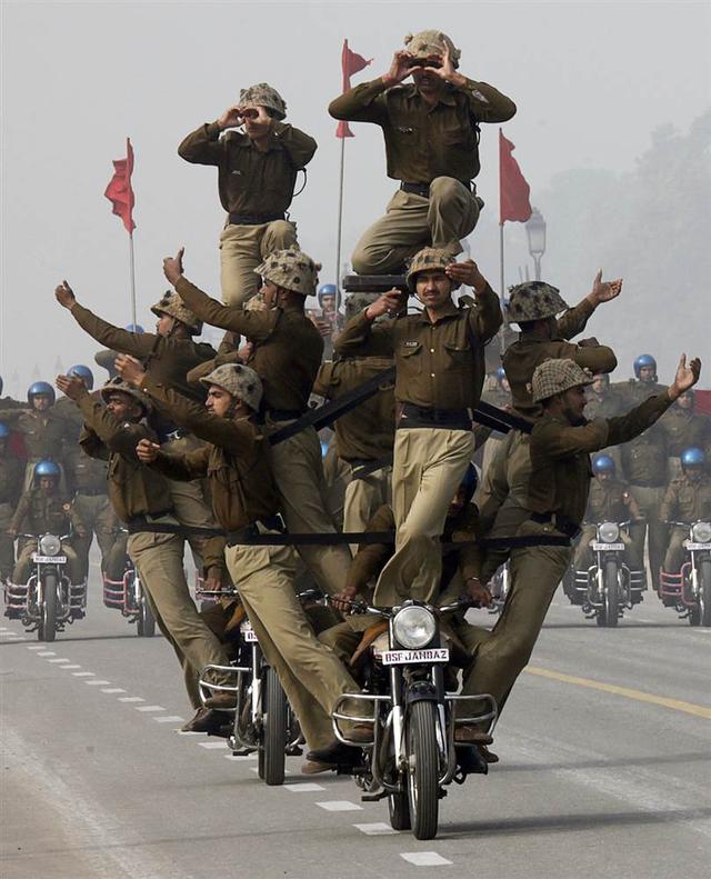 来了来了，印度军队真的骑着摩托车到喀喇昆仑山口来了