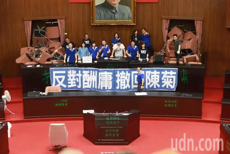 国民党“立委”占领“立法院” 图自台媒