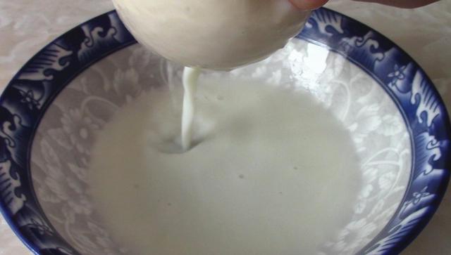 纯手工自制黄油,做法简单易操作,变废为宝,蛋糕、面包都能用