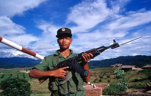 佤邦和缅甸政府军对阵多年，地盘那么小，哪来那么多钱和缅甸耗？