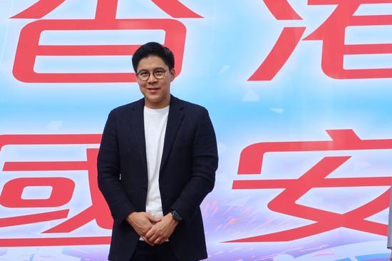 图为:霍启刚