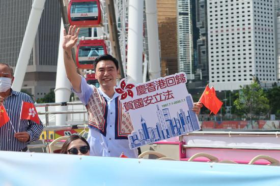 图为:钟镇涛