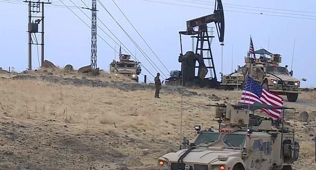 美军公然掠夺叙利亚石油，30余辆军车星夜转运出境