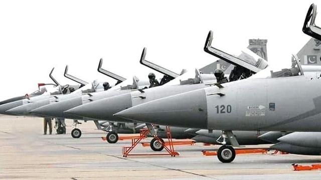 印度大运将大军运抵拉达克，巴基斯坦空军旁敲侧击，50架枭龙出击克什米尔