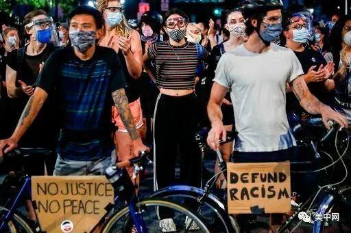 纽约市警被削10亿经费后“占领市政厅”活动仍继续,西雅图自治区被清场