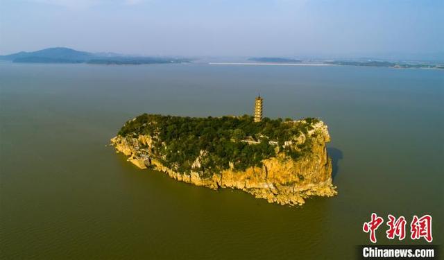 航拍鄱阳湖湖口水域:烟波浩渺 鞋山“仙岛”