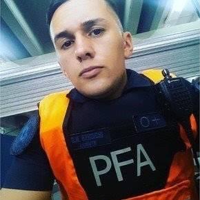 阿根廷警察买游戏机，连开23枪打死卖家，法官却下令将他当庭释放
