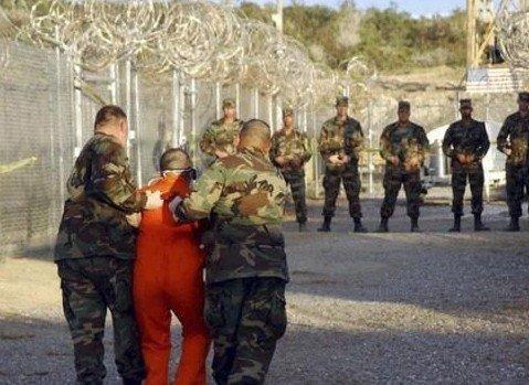 美国的关塔那摩监狱,却建在古巴,古巴和美国不是势不两立吗?