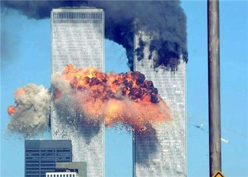 “911事件”最经典照片：小布什得知恐袭的反应，2016年才被解禁