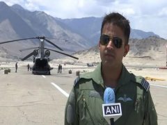 印度记者采访前线，各类军机频繁起降