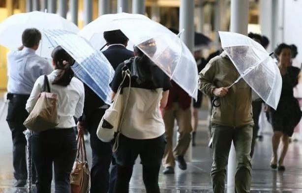 为什么日本人喜欢带长雨伞，却很少有人带折叠伞？