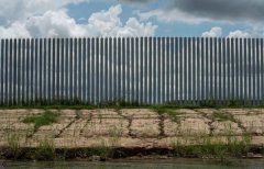 特朗普的“边界隔离墙”变成豆腐渣