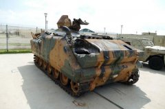 土耳其装甲车凶猛进攻，俄导弹一发入