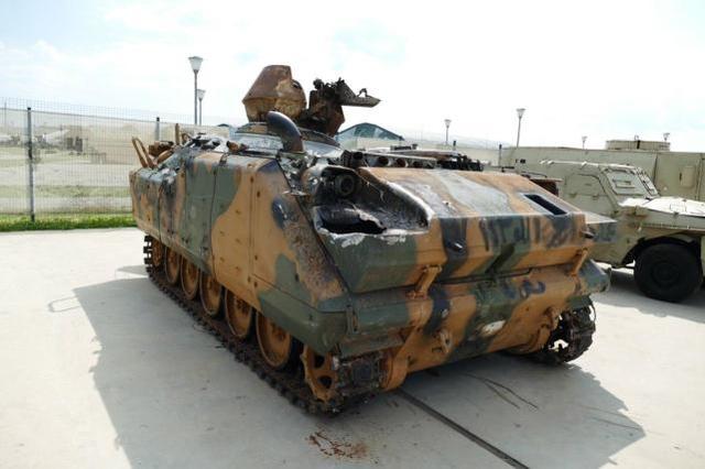 土耳其装甲车凶猛进攻，俄导弹一发入魂，高温熔化装甲，全车报销