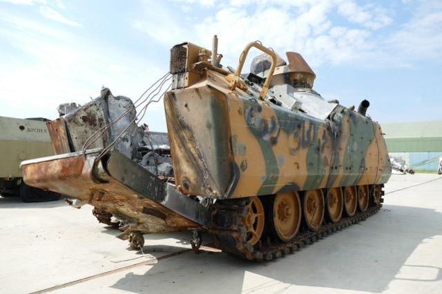 土耳其装甲车凶猛进攻，俄导弹一发入魂，高温熔化装甲，全车报销