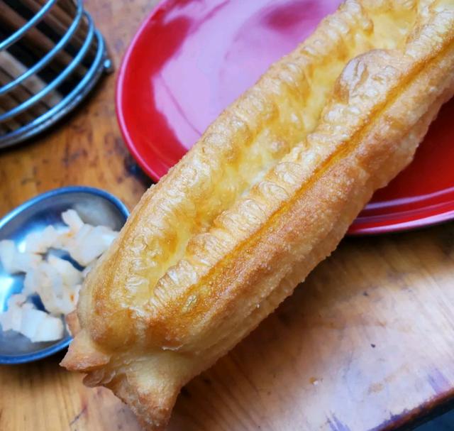 著名的“国标油条”!成都老小区里的“网红早餐”,酥脆又香浓