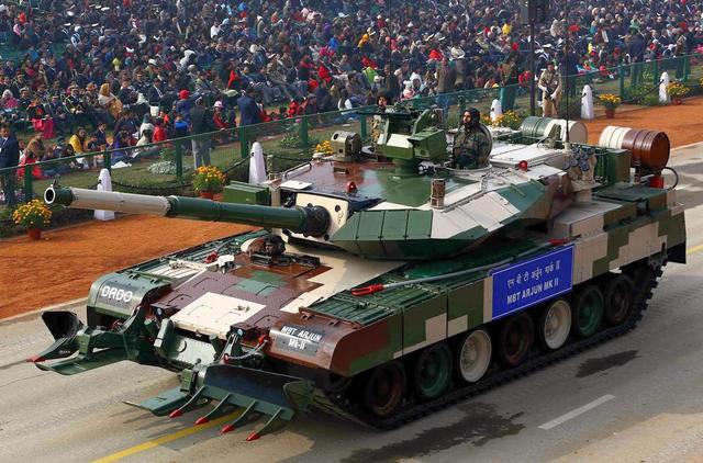 多国给印度支援加油，各国大批武器加紧交付，中国专家评论犀利