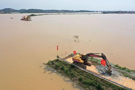 中洲圩决堤口达170多米（供图：中国安能集团南昌分公司）