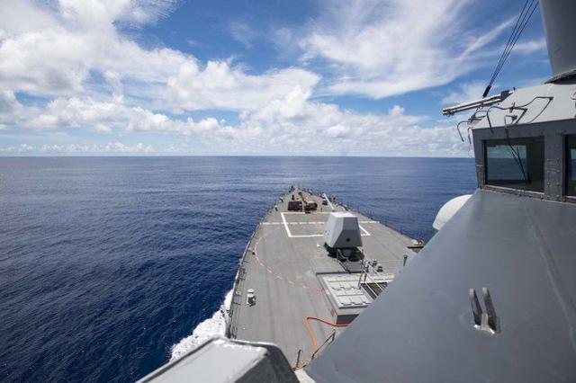 美军导弹驱逐舰又抵近南沙群岛，还发布现场图挑衅