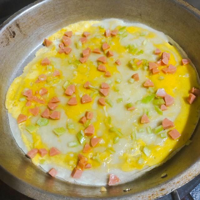 创意鸡蛋饼,不揉面不擀面,筷子一搅,轻松做出滑嫩可口的鸡蛋饼