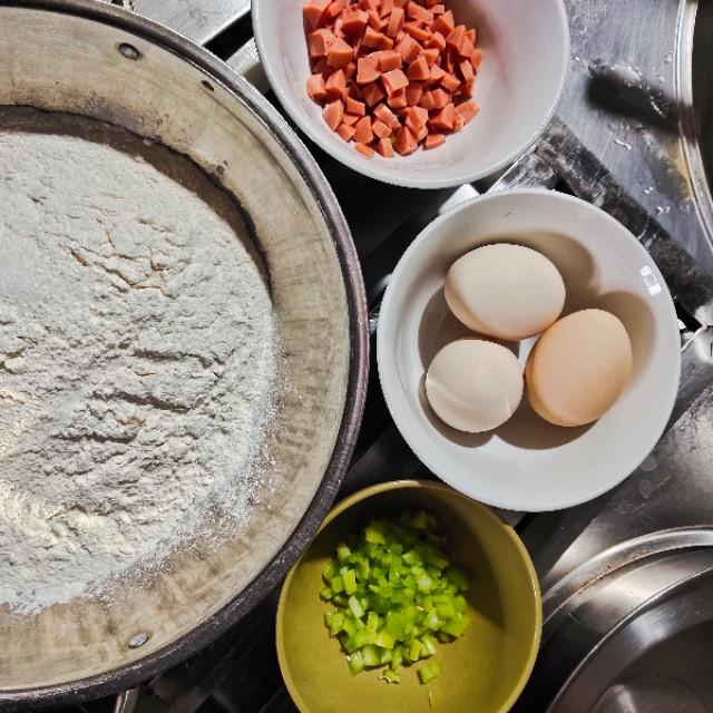 创意鸡蛋饼,不揉面不擀面,筷子一搅,轻松做出滑嫩可口的鸡蛋饼