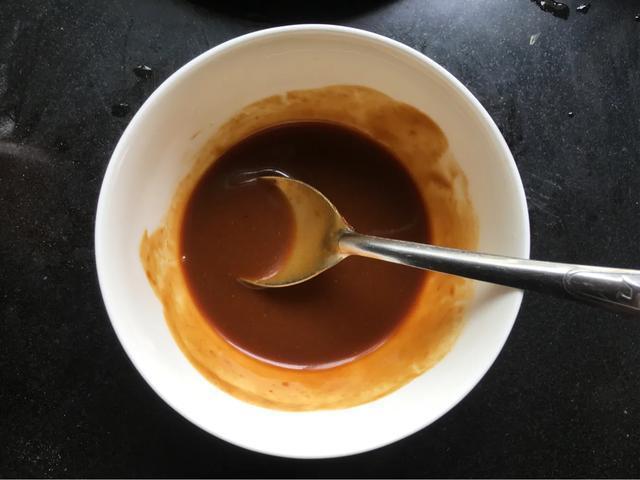 1把面条2个鸡蛋,创意一做,突破传统,还孩子一个印象深刻的六一