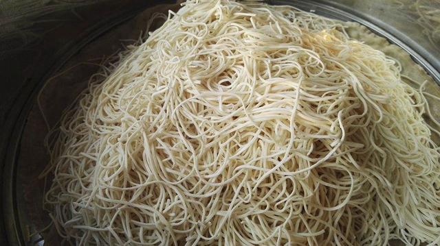 做豆角焖面,先煮面还是直接焖?其实都不如用这招,不粘还入味