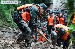 重庆强降雨江津区一处山体发生滑坡