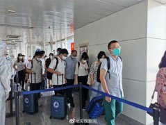 武汉驰援医务人员已抵达新疆乌鲁木齐