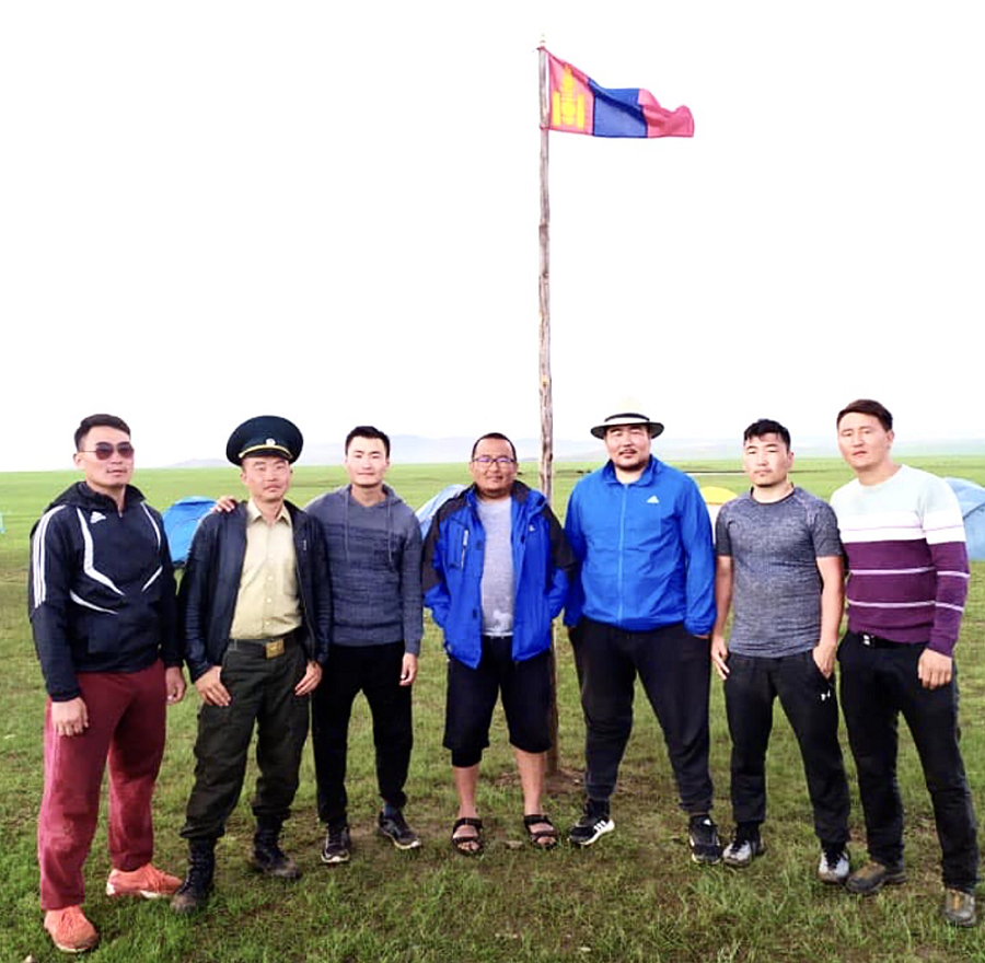  ▲蒙古国考古队部分成员（图片来源：蒙古国AMJILT.NEWS新闻网）