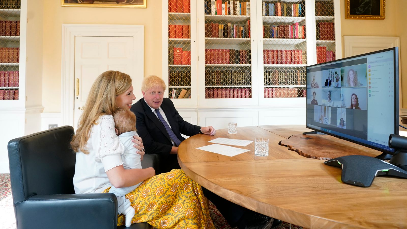 英国首相约翰逊与儿子同框（英国首相府）