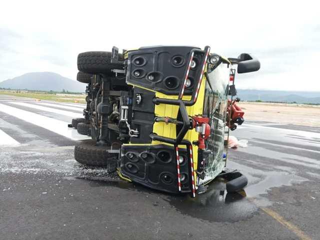 差点出大事！印度一客机将着陆时竟发现消防车翻倒在跑道上