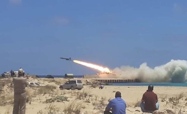 利比亚军阀喜提反舰导弹，点火发射一气呵成，然后当场猛烈爆炸