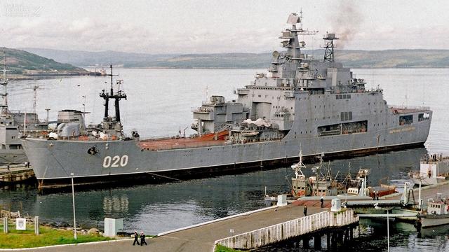 扬眉吐气！俄罗斯一天开工6艘王牌战舰，两栖攻击舰名字大有深意