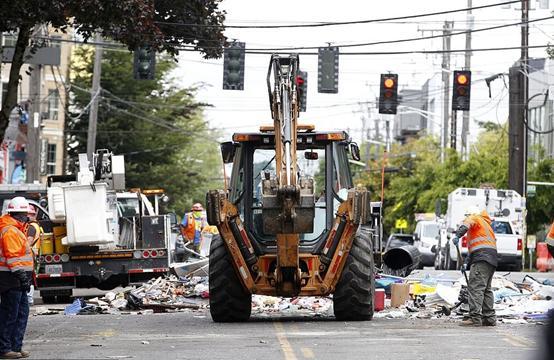 美国搞骚乱待遇不一样:西雅图从背后刀捅警察,多地开始秋后算账