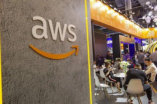 亚马逊云服务(AWS)现已在全球24个地理区域内运营着76个可用区,托管的企业数据占据全球市场1/3的份额。