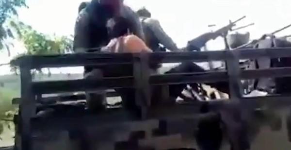 墨西哥一新毒贩组织吃了豹子胆,公然伏击军方车队,双方爆发激战