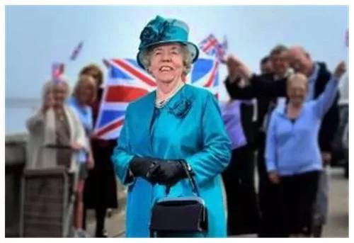 英国女王的御用替身,默默付出了30年,模仿女王已成她的事业