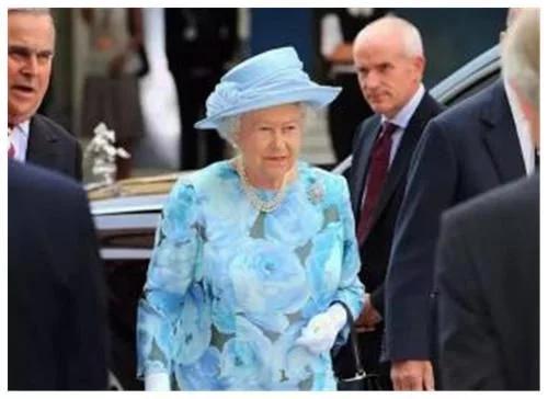 英国女王的御用替身,默默付出了30年,模仿女王已成她的事业