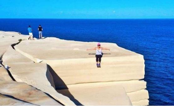 澳大利亚“夺命”蛋糕悬崖，游客因拍照身亡，罚款上万仍屡禁不止