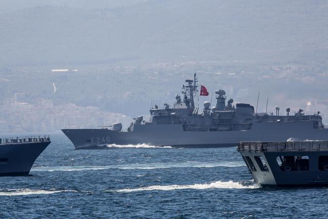 无视美德“劝架”，土耳其和希腊分别派出军舰对峙，俄媒发出警告