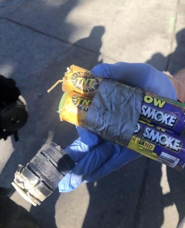 美国爆发骚乱!示威者与警方发生激烈冲突,一名警员被炸伤