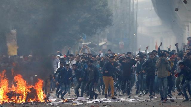 印度混乱局势加剧，西孟加拉邦出现大暴动：警察包庇了奸杀案罪犯