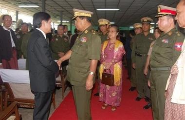 左右缅甸政治的两股半势力