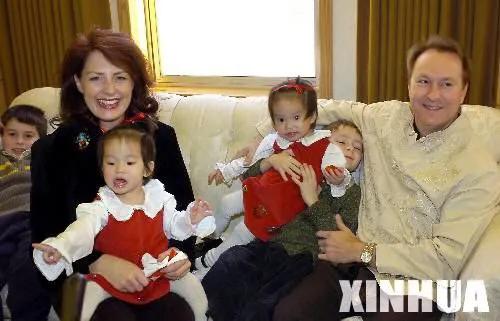 美国收养了八万多个中国儿童,而且多半是女娃,这是为何?