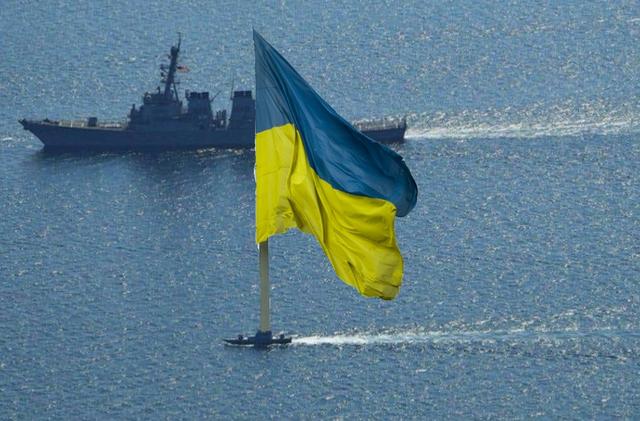乌克兰海军这是自取其辱？和北约海军摆拍完得拿放大镜找自家军舰