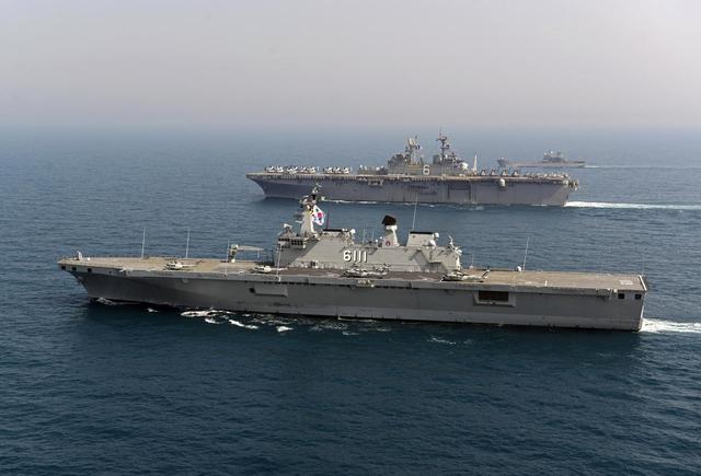 韩国将拥有航母!首尔购买了20架F-35B战机 装备在3万吨两栖舰上