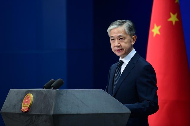 不选边,不对抗,求疫苗:关键时刻,杜特尔特释放三个友好信号
